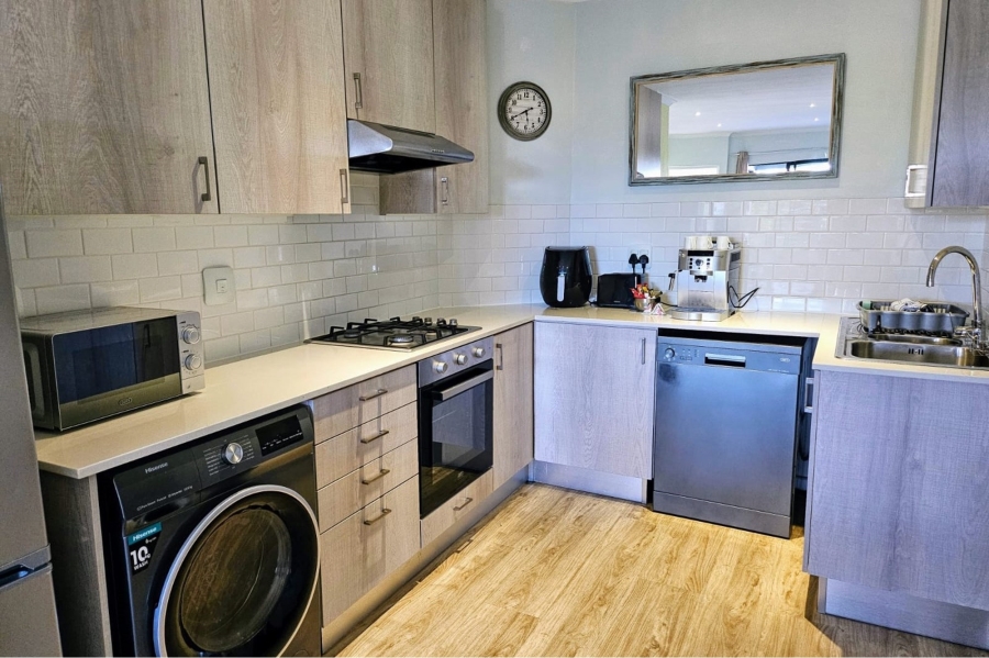 To Let 2 Bedroom Property for Rent in Table View Western Cape